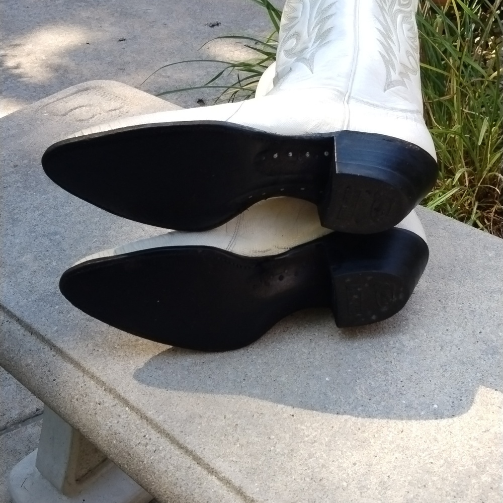 Justin Boots White Leather Cowboy Heeled Boots. Snakeskin - Picture 9 of 12